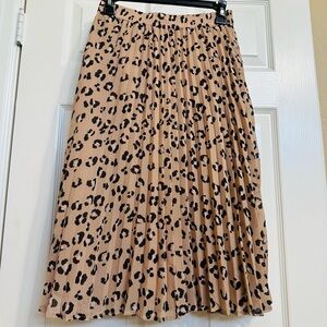 A New Day Leopard Print Pleated Skirt Size XS 💗